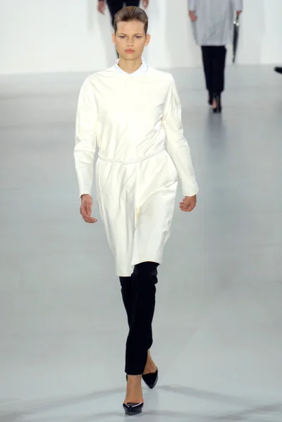 Look 16